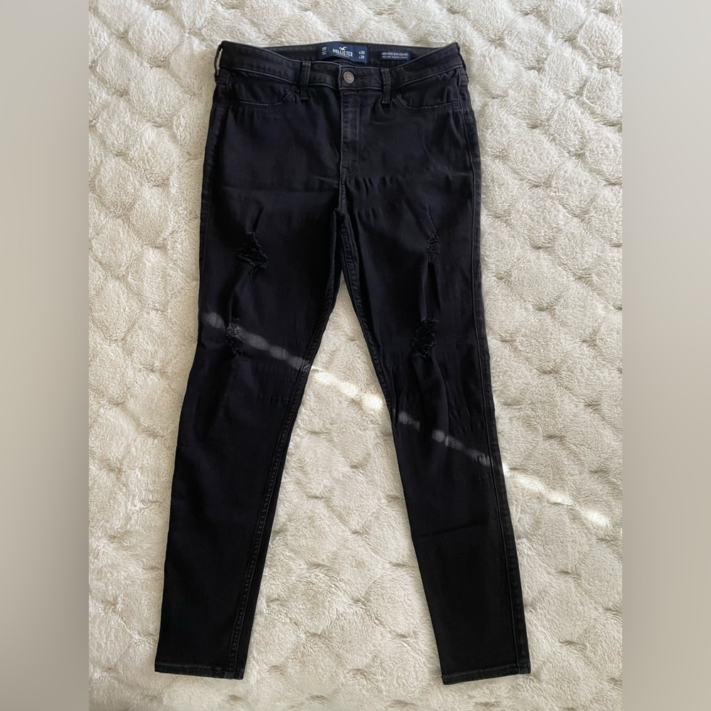 lightly worn high waisted black distressed stretch hollister jeans size 11R